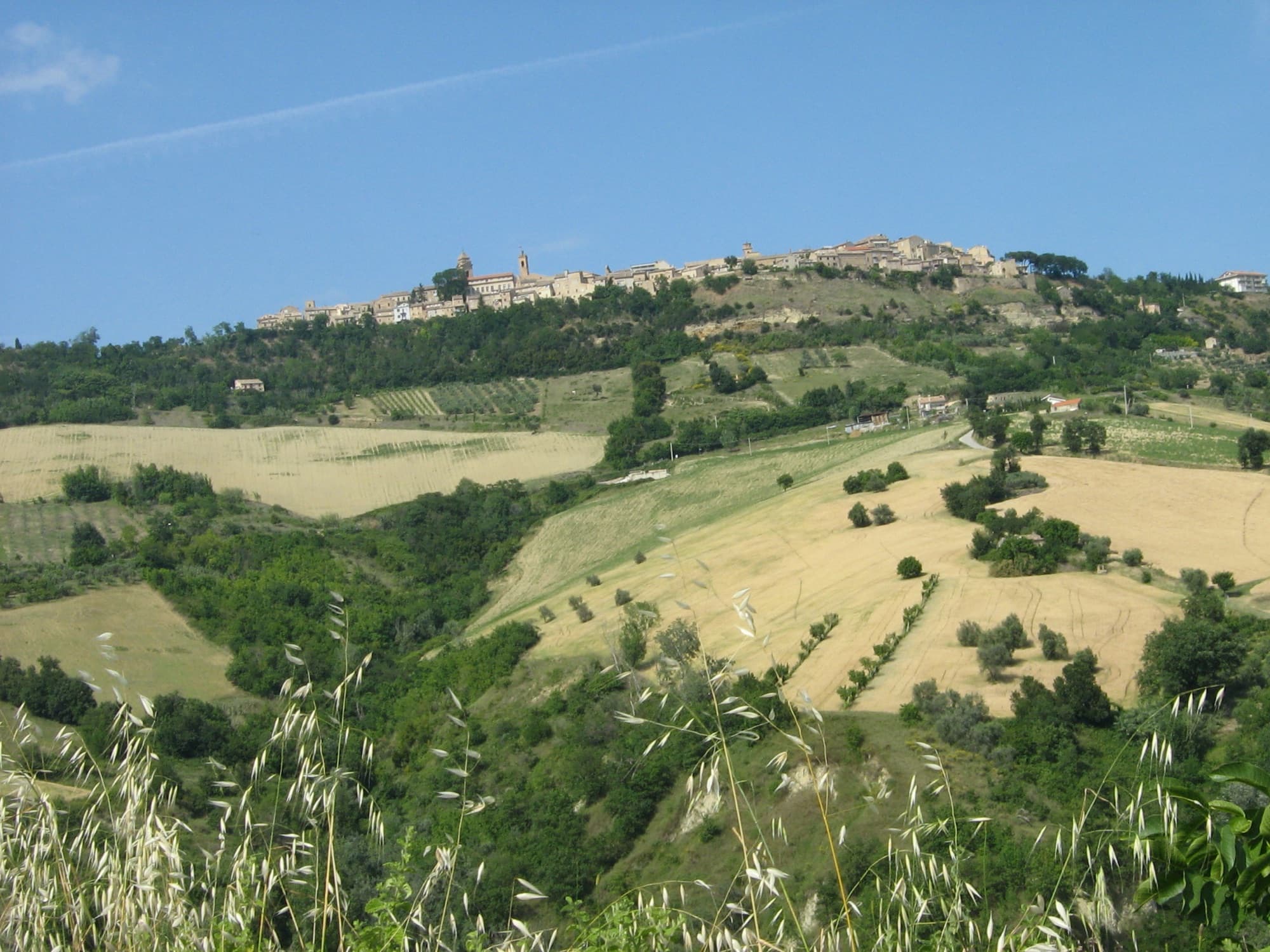 Historisch dorp in de heuvels van Le Marche