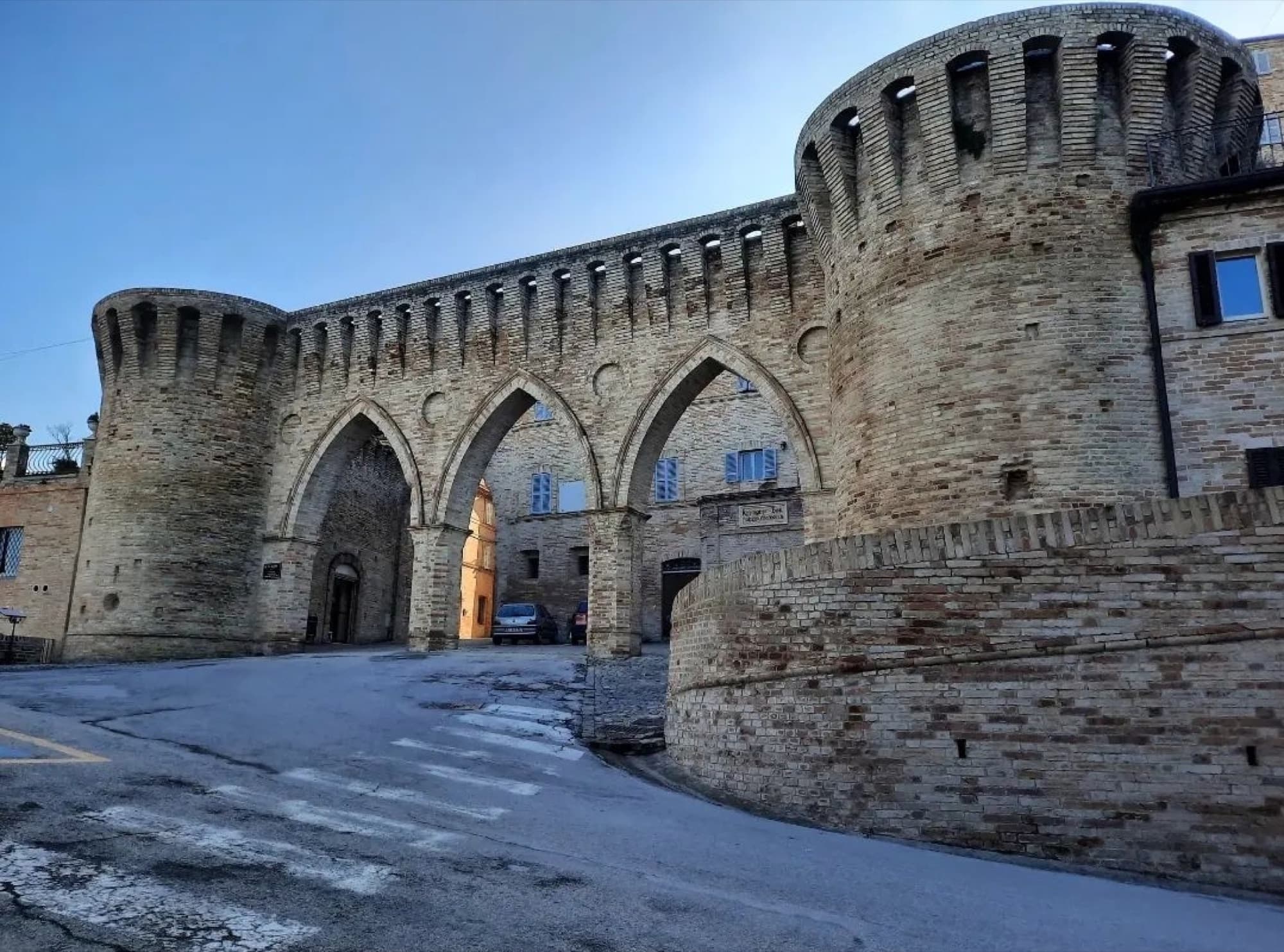 Historisch Petritoli van Petritoli en Monterubbiano in Le Marche
